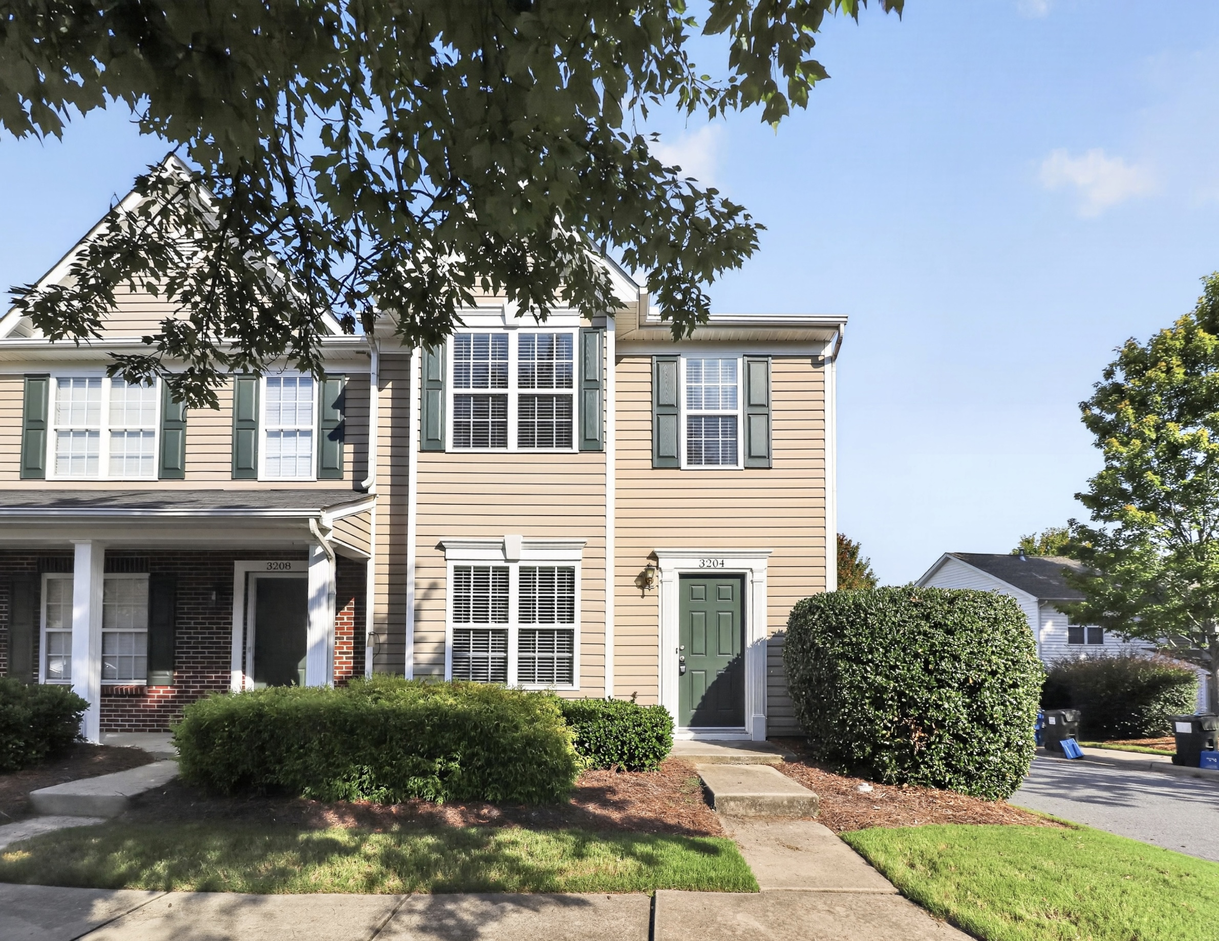 3204 Barons Court Road - 1